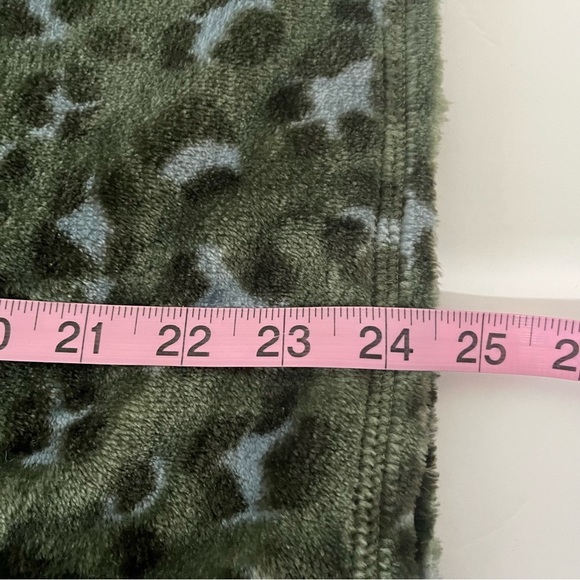 Aerie Green Cheetah Print Fleece Long Sleeve Loungewear Top - Picture 10 of 12